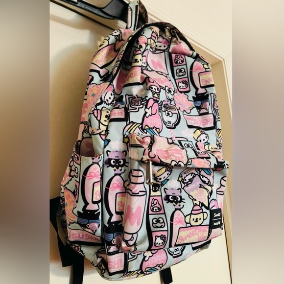EUC Hello Kitty Loungefly backpack 🎒. Purchased at NYC comicon 🎒✨ - Picture 3 of 6